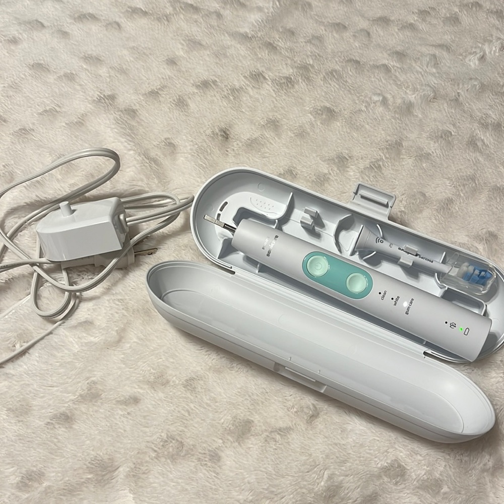 Electronic toothbrush